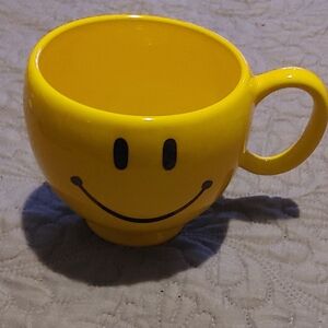 ✅$5 Add On Yellow Smiley Face Mug